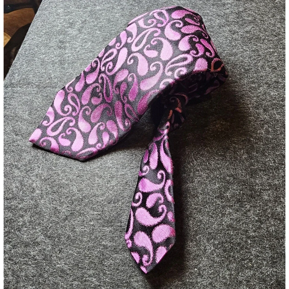 Ted Baker Tie 100% Italian Silk Paisley Purple Designer London Luxury USA 60